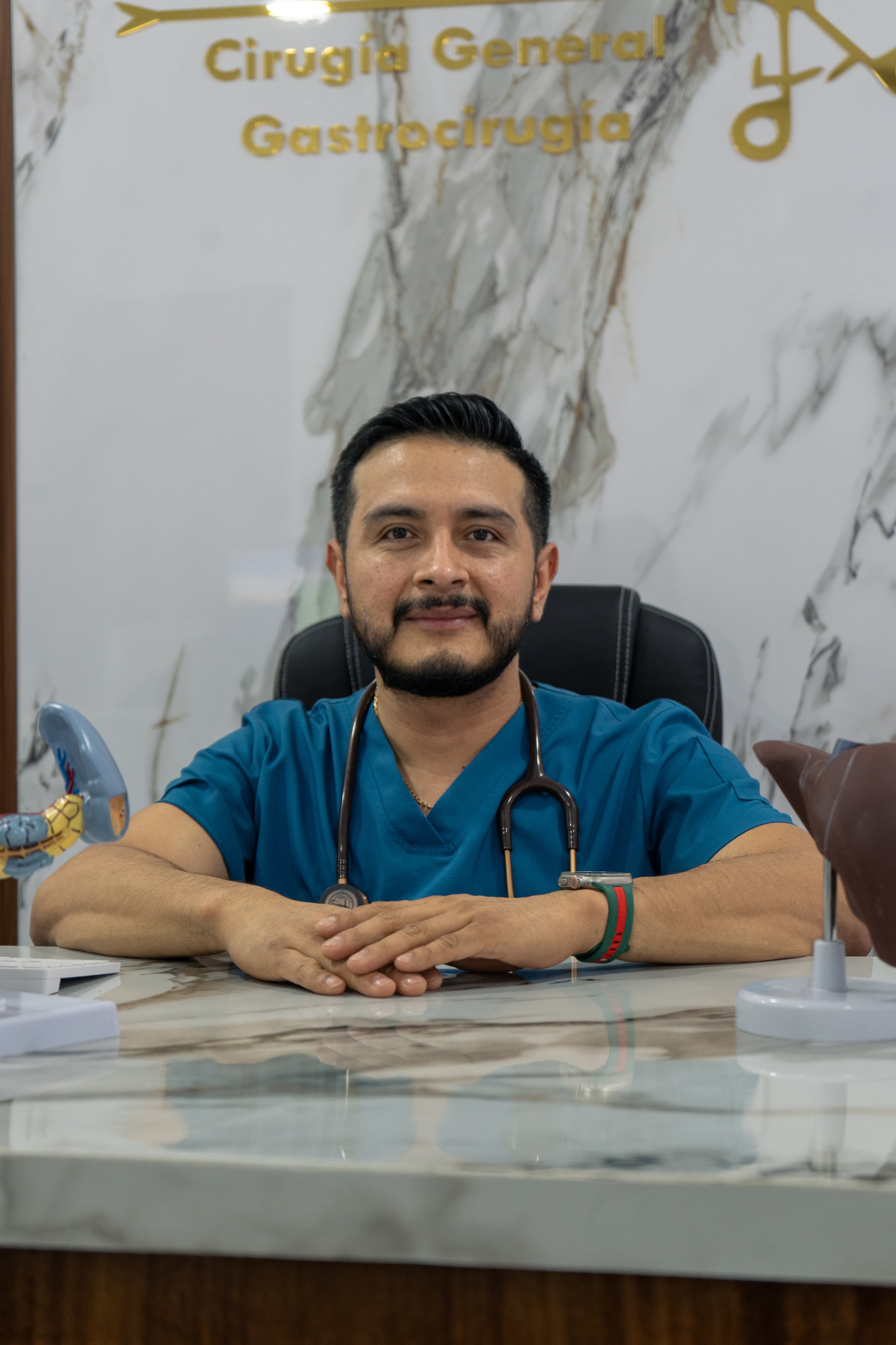 Dr. Héctor Valdéz Grajales — Cirujano General en Tuxtla Gutiérrez